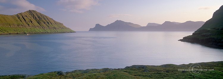 Funningsfjordur and Kalsoy, Faroe islands - Funningsfjordur et Kalsoy, iles Feroe - FER068