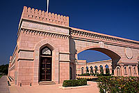 Muscat, monumental gateway - Muscat, porte monumentale, Oman (OM10263)