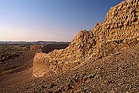 Bahla earthen ramparts, Dhahirah - remparts de Bahla, Oman (OM10157)