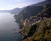 Liguria - Ligurie, Cinque Terre: Riomaggiore and coast  12188