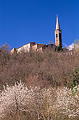 Romagna, Val d'Arda - Romagne, eglise dans le Val d'Arda   12520