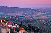 Tuscany, Cortona: view at sunset - Toscane, Cortone, couchant  12232