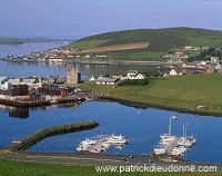 View of Scalloway and Scalloway castle, Shetland  - Vue de Scalloway  13343