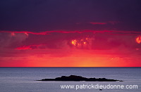 Red Sunset & boat from West Burra, Shetland - Couchant depuis West Burra 13353