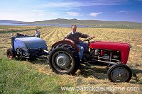 Crofter and old tractor, Unst, Shetland - Crofter et vieux tracteur  13952