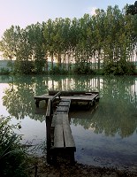 Ponton de peche sur la Marne (51), France - FMV285