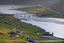 Nordskali bridge, Faroe islands - Pont de Nordskali, iles Feroe - FER685