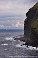 Cliffs near Dalur, Sandoy, Faroe islands - falaises, iles Feroe - FER326